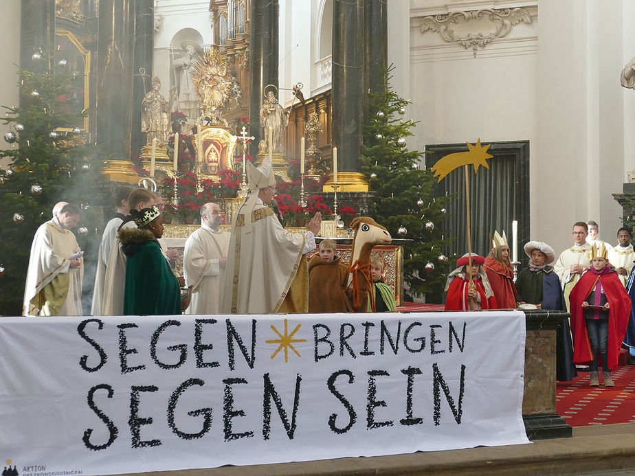 Aussendung der Sternsinger im Hohen Dom zu Fulda (Foto: Karl-Franz Thiede)